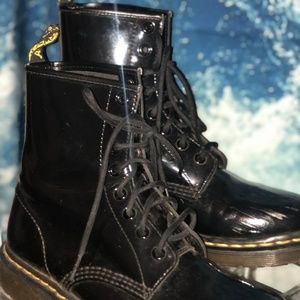 DOC MARTENS (SIZE 8)